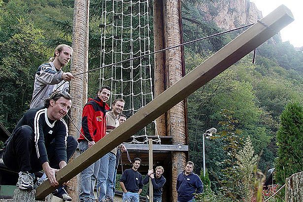 Herausforderung und Erfolg! Jungmanager bei unserer Übungsreihe "Brückenbau".