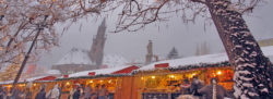 Maria und Josef am Weihnachtsmarkt in Bozen: sie sollten zuhören!