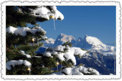 erholsame Tage Weihnachtskarte Schnee Baum Eiskristalle Berge