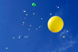 Innerlich los lassen: Abschiedrituale Luftballone