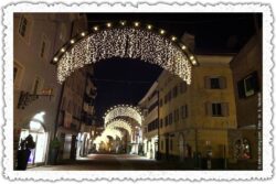 Weihnachtskarte 15 Weihnachtsdekoration Bruneck Stadtgasse: wenn es still wird